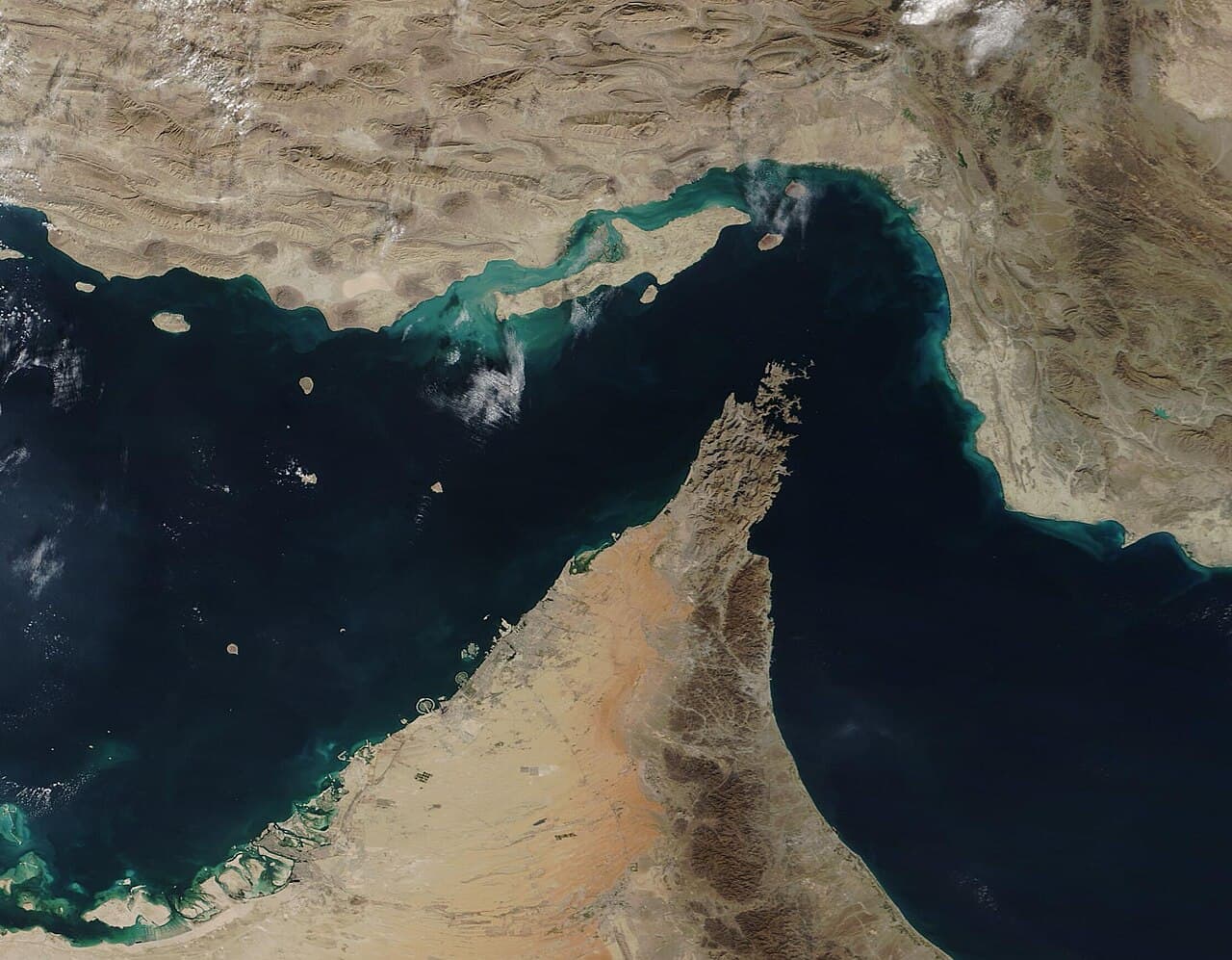مضيق هرمز مغلقٌ منذ ستة أشهر: أكبر صدمة طاقة منذ السبعينات تُربك العالم العربي